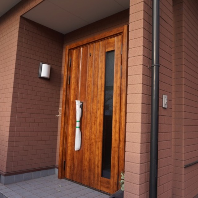 玄関ドアカバー工法　完成の画像