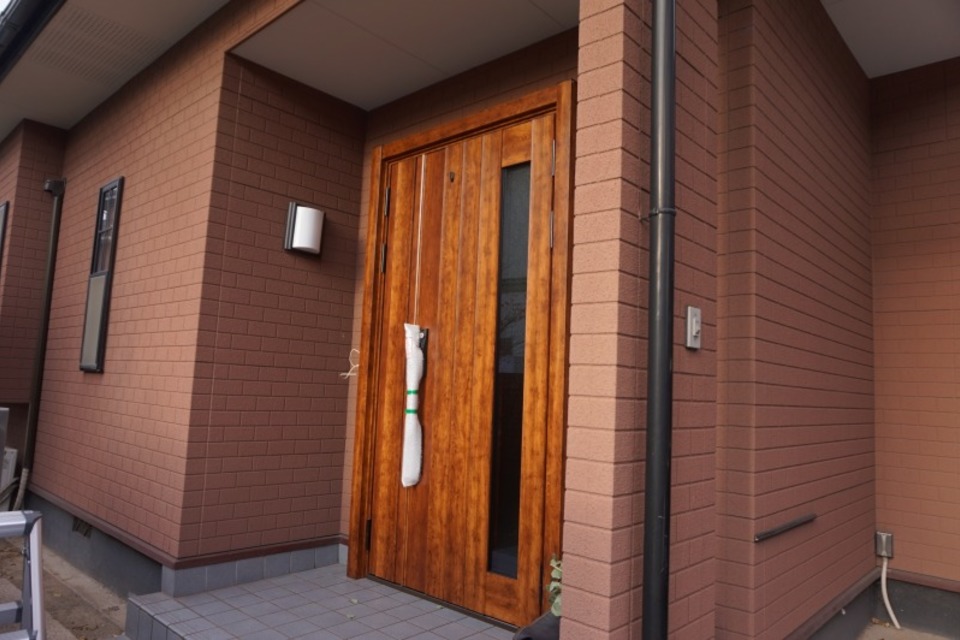 玄関ドアカバー工法　完成の画像